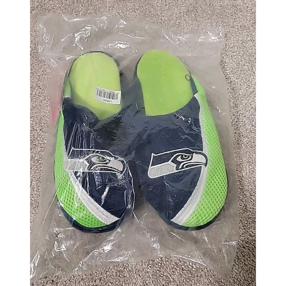 FOCO BOYS YOUTH LARGE SLIPPERS BRAND NEW